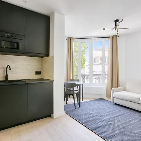 2 Pieces I 8 Min A Pied De La Defense Apartment Courbevoie